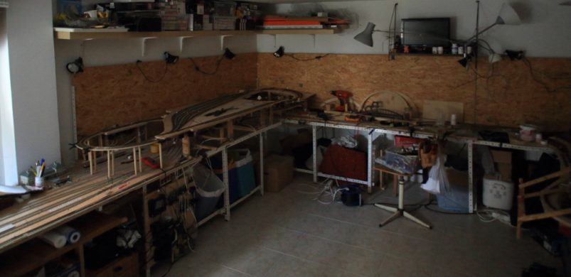 Leskelődő: egy szuper ház, villanyvasút rajongó tulajdonossal!