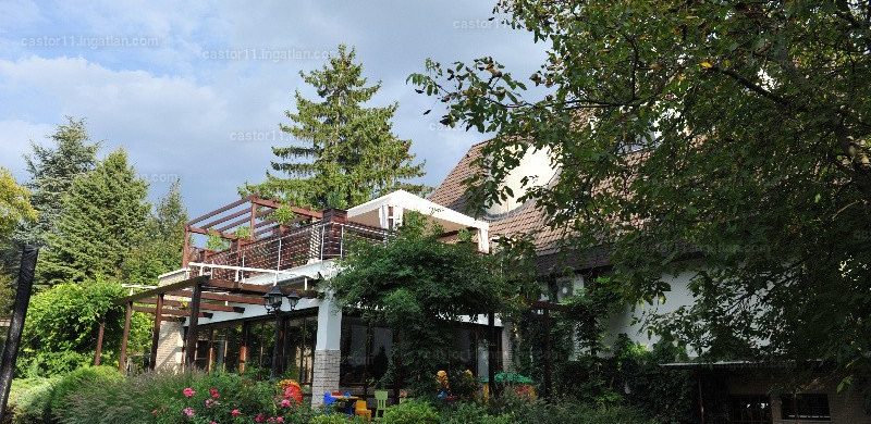 Budaörsi luxus ingatlan 299 millióért és egy nagyon világos hálószoba