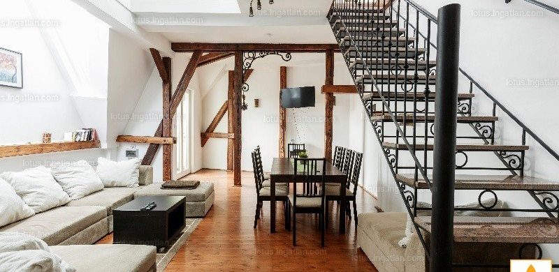 A hét ingatlana: elképesztő belmagasság, rengeteg kovácsoltvas eleganciával!