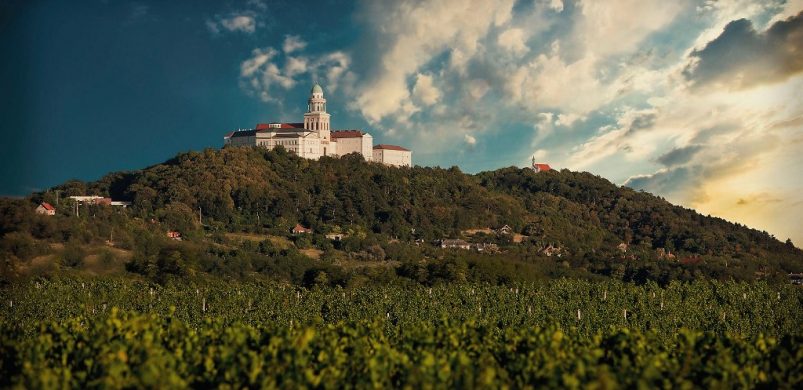 A hét szerelme: megfizethető családi ház Pannonhalmán, búboskemencével!