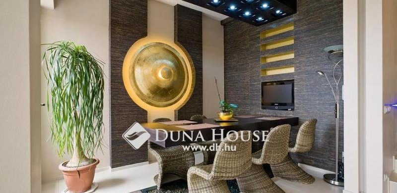 A hét ingatlana: 7 szobás dél-ázsiai családi ház Budaörsön, az elegancia jegyében!