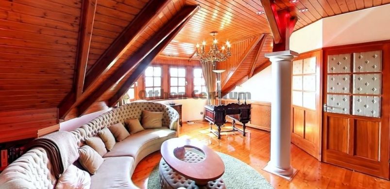 Fa burkolatból sosem elég: a 159 milliós sukorói csoda-ház