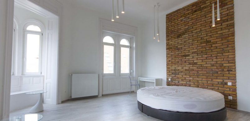 Vajon miért alszunk téglalap alakú ágyban, ha 65 millióért ovális fekhelyünk is lehet!