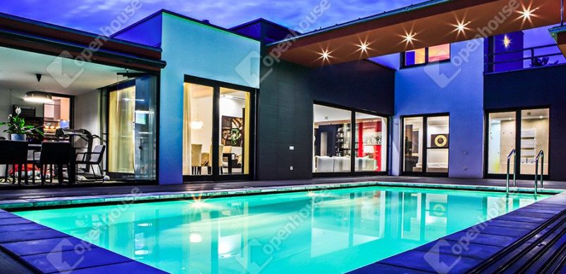 Aludna a fürdőkádja közelében? És ha ilyen jól néz ki? Minimál luxus Fehérvárról!