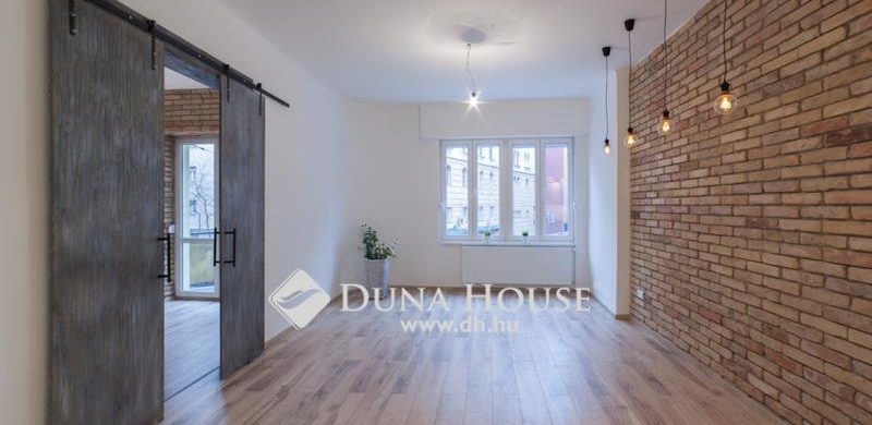 Bútorozott vs. bútorozatlan: egy 56,9 milliós, budai lakás az utóbbi kategóriából