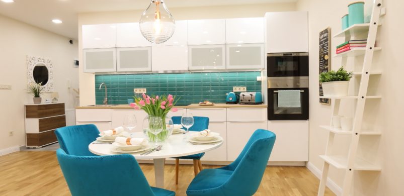 Mi a fene folyik Makkoserdőn? Egy mellbevágóan szép lakás, tavaszi hangulatban!