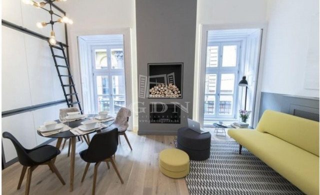 Fatüzelés a „nyócker” egy luxus lakásában? Igen!