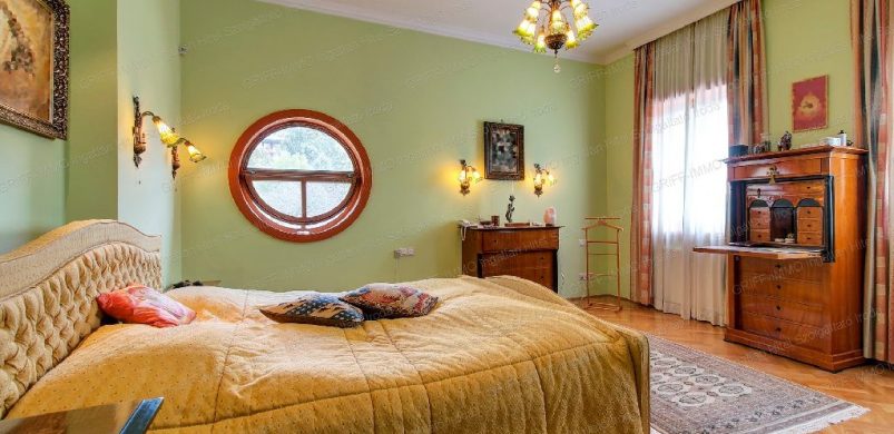 Luxus kúria egy fürdőszobával, amit nem bírnánk napokig elhagyni…