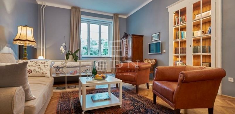 A hét ingatlana: 50 milliós tabáni szépség klasszikus vonalakkal és egy izgalmas színválasztással!