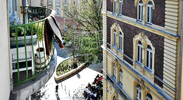 28 nm-es kislakás erkéllyel a Gerlóczy Kávéházra. Akarjuk!