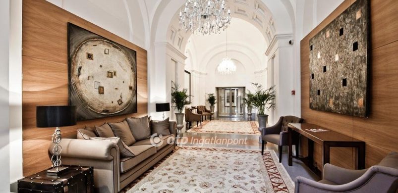 206 milliós luxus lakást valaki?