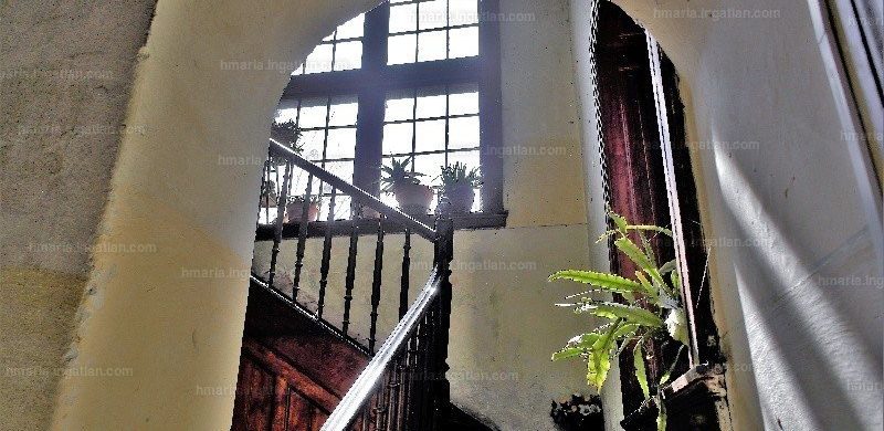 Vegye meg a felső szintet egy 1898-ban épült, falépcsős villában!