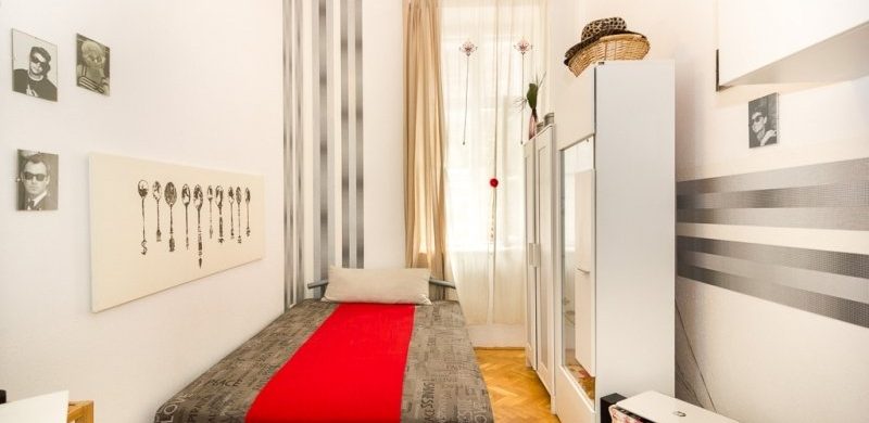 Raklapnyi svéd bútorok 36 nm-en, Budapest belvárosában. Ár: 27,9 millió