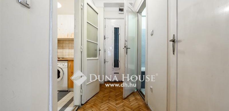 30 nm így, vagy úgy. Két lakás, azonos méret, eltérő kinézet. Mondd, te mit választanál?