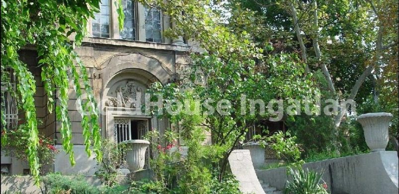 Ennél elegánsabb, romantikusabb házban nem lakhat Budapesten!