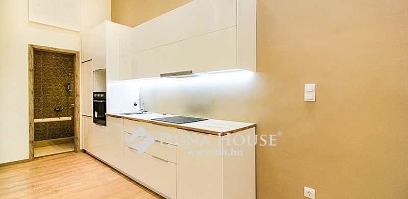 Nem értjük, hogyan passzolnak össze: egyszerű alaprajz és ígéretesebb fotók