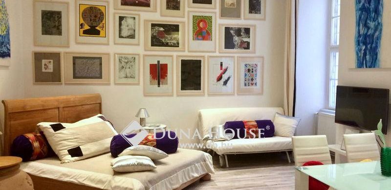 Venne lakást teljes berendezéssel? Ehhez a 42,9 milliós ingatlanhoz minden jár!