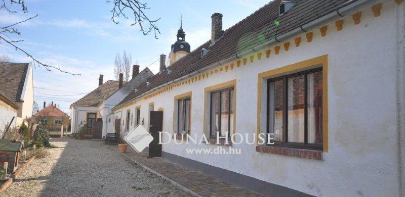 Pusztuló kincsek: még léteznek 8 szobás udvarházak. Nem is akármilyen áron!