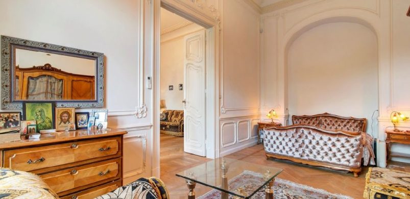 El tudna lakni 370 nm-en? Mutatjuk, milyen helyen kéne „tengődnie”…