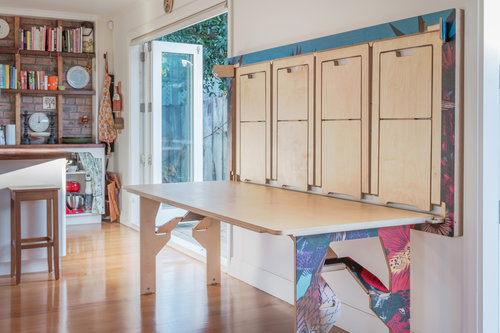 Ennél jobb ma nem lesz: falra akasztható, összehajtogatható asztal! KELL!