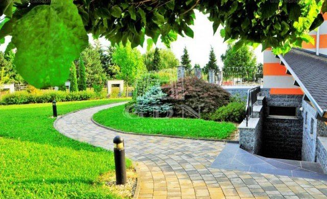 Ugyanaz a milliárdos ház, teljesen más szemszögből: ennyit számítanak a fotók!