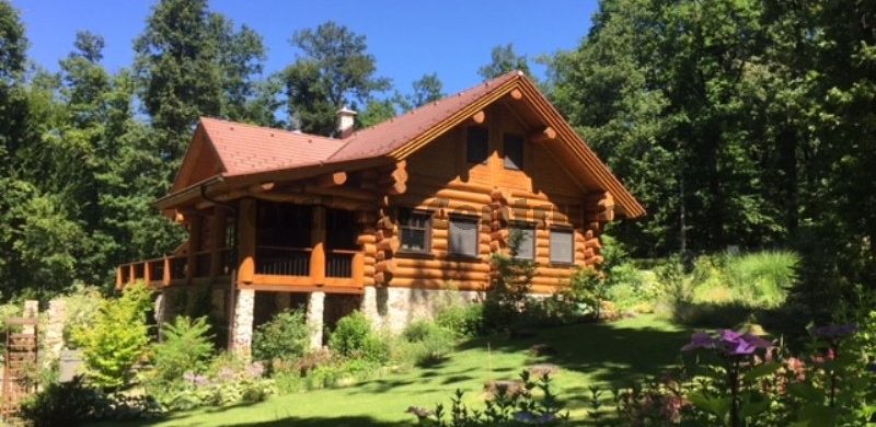 Gyönyörű rönkház a „szív csakránál”, Dobogókőn!