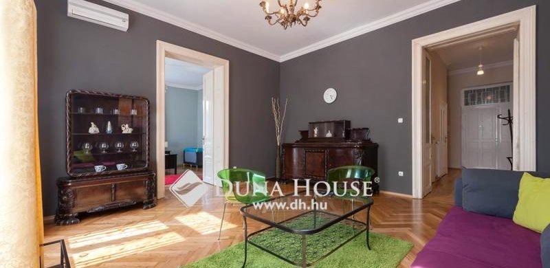 Nem olcsó, de hatalmas: nem értjük az árát ennek a szuper, pesti lakásnak