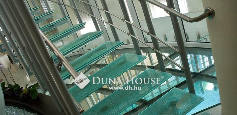 1,73 milliárdért kínálják a Balaton legdrágább házát