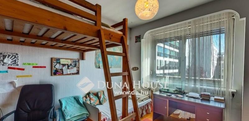 Szeretett már bele egy lakás apró részletébe? Mi igen! Az az ablak kivágás…