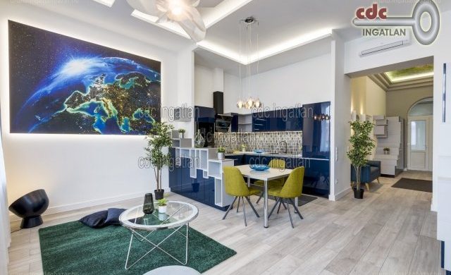 Így néz ki egy lakberendező által megálmodott lakás a Madách Színházzal szemben