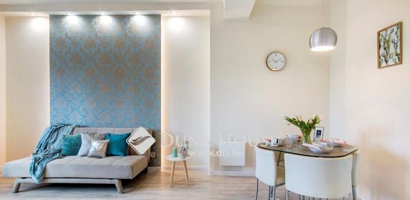 Úgy fest, ez az év színe: zuglói szépség – egy 60 nm-es, türkiz álomlakás