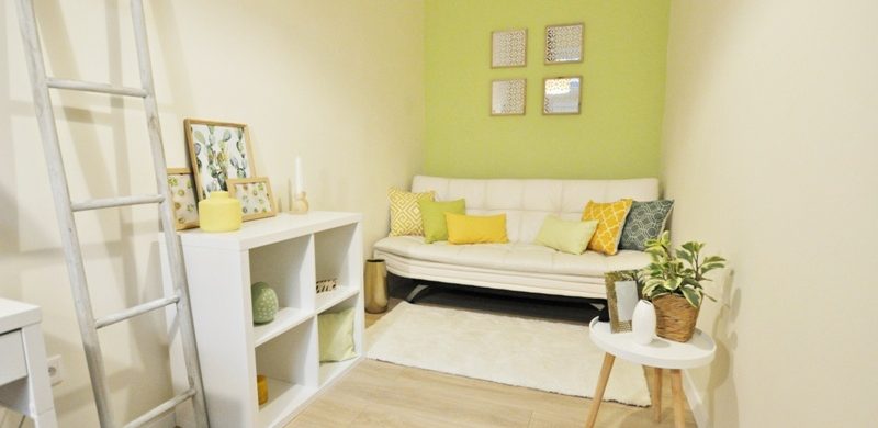 A belváros örömei: két kislakás, egy-egy rendezett házban, azonos áron