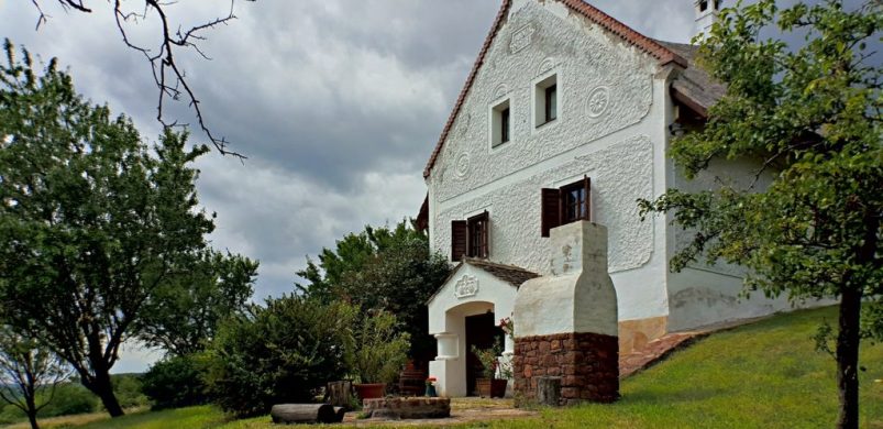 A szezon hajrájában megmutatjuk a legszebb, magyar szívnek kedves, balatoni házat!