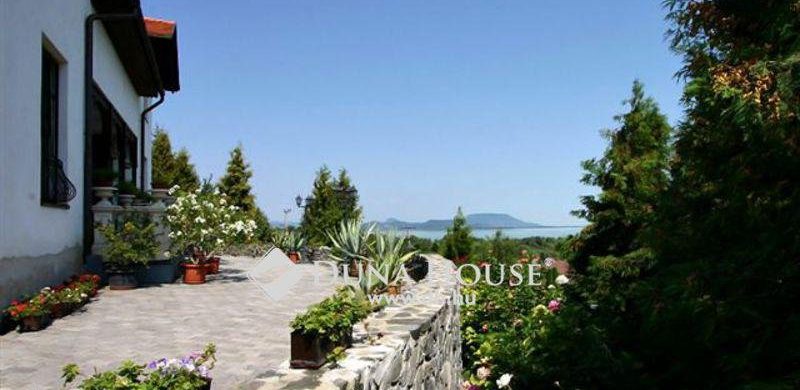 Egyszer lehet, ezzel a házzal világuralomra törhet! Szentkirályi kúria, saját forrással fél milliárdért