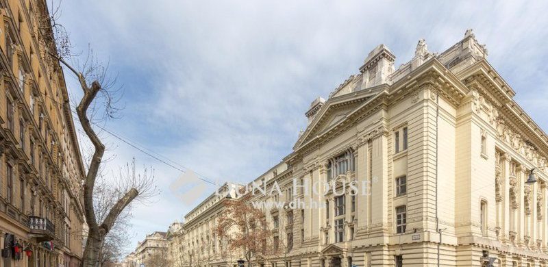 10 nm és 13 millió forint különbség: két V. kerületi, felújított lakást hasonlítottunk össze