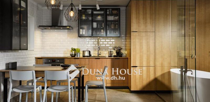 Még csak hétfő van, de leesett az állunk. Ez a lakás a Sashegyen van! Nem egy külföldi magazinban…