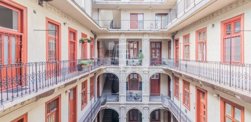 Társasházak, amikbe öröm beköltözni: 4 hirdetés, amire a lépcsőház, a gang és az udvar miatt kattintottunk