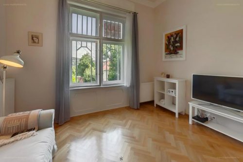 {"priority":2,"starred":1,"location":"indoor"}