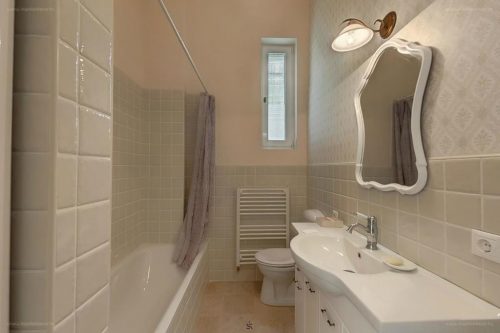 {"priority":4,"starred":1,"location":"indoor"}