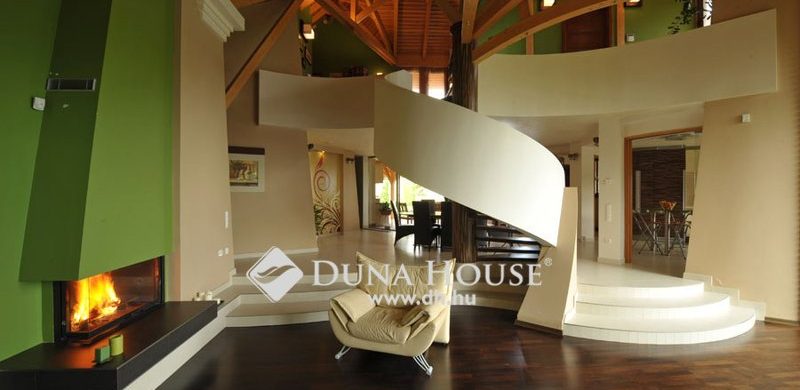 Egy 190 milliós, „kanyargós” kerepesi ház, képekben!