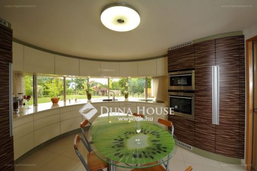 8a9f9ba9-34e9-42c6-a1c5-4331b72b59fb_1024x768b