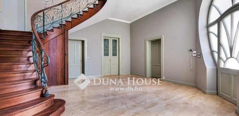 Atyaég, micsoda szecessziós villát kínálnak fél milliárd forintért Ómátyásföldön!