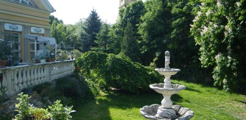 Forgatási helyszínnek tűnik, de ez egy eladó, normális családi ház…