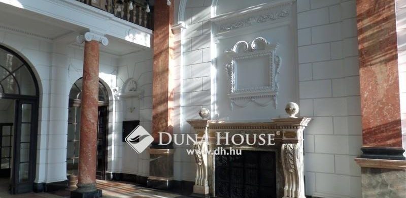Kuriózum: lakás a Parlamentnél, a Kossuth téri MÁK-palotában!