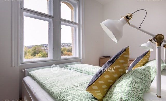 Különleges, meghökkentő megoldások egy I. kerületi, 79,9 milliós lakásban