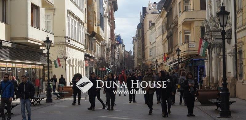 Csak 26 nm, de a Váci utcában van! Egy helyes garzon, 44 millióért