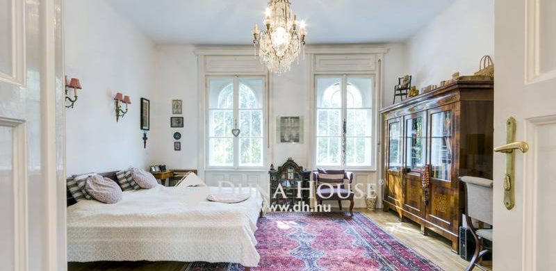 A hét ingatlana: eladó egy teljes szint egy patinás, budai villaépületben!