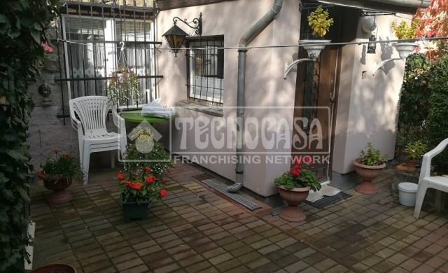 Saját kiskert a budai, csodás Dávid Ferenc utcában!