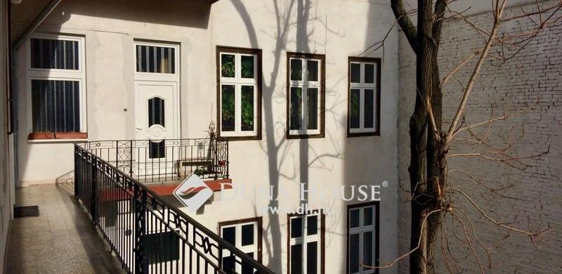 Ha hasonló a lakása, „nyúlja le” az alábbi, szuper átalakítási tervet a VI. kerületből!