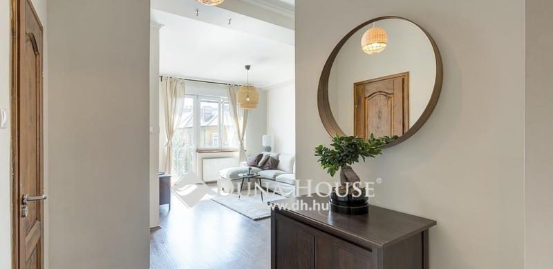 Törtfehér, bézs és vajszín: egy napfényes, 66,8 milliós lakás a Hegyvidékről!